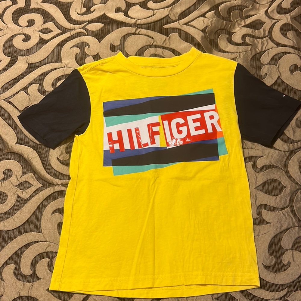🎈Tommy Hilfiger Boy’s Size 5 shirt
